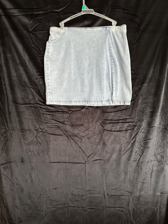 Wild Fable, faded blue denim stretch skirt, juniors size 17 - Picture 2 of 6